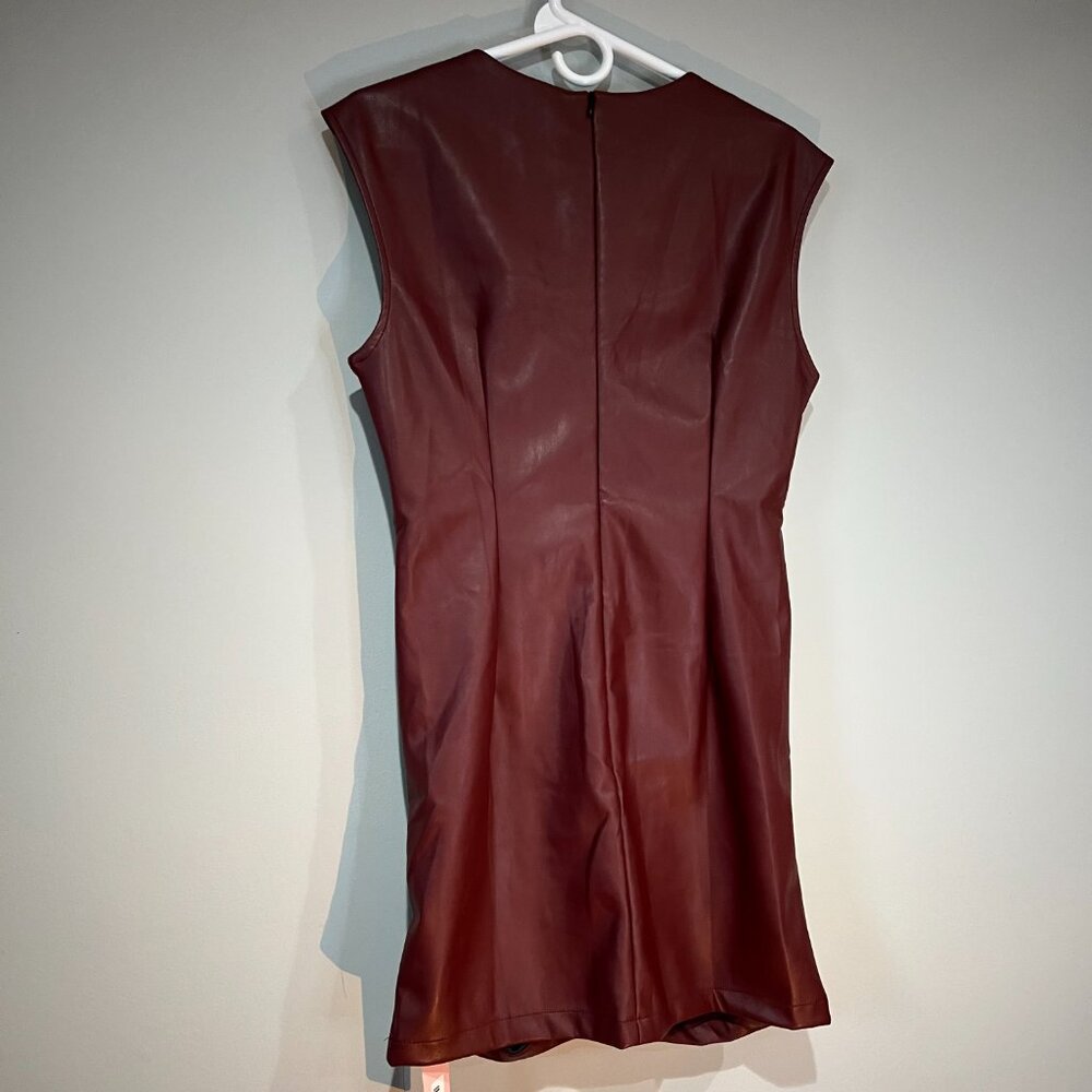 Elegant Burgundy Sleeveless Dress - Picture 4 of 9